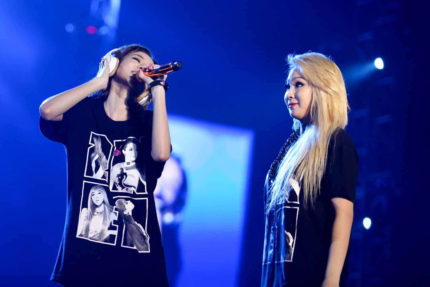 Come back home - 2NE1 (Galaxy Stage concert 2014 in Vietnam) hinh anh