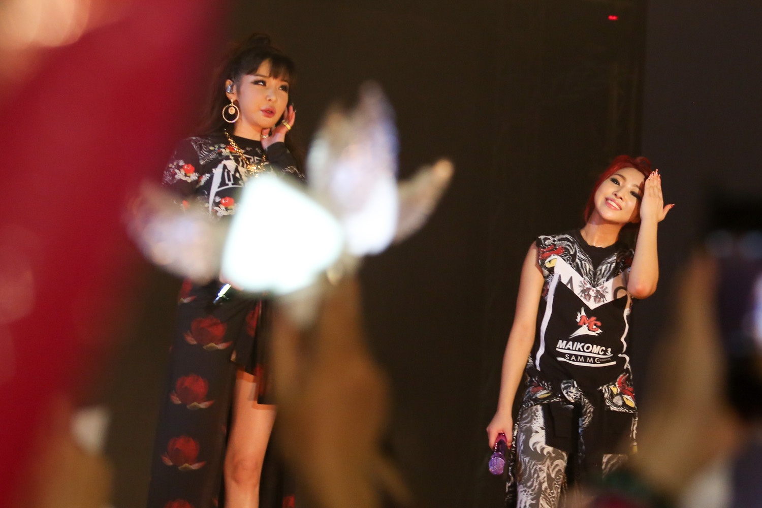 2NE1 tro chuyen cung Blackjack Viet hinh anh