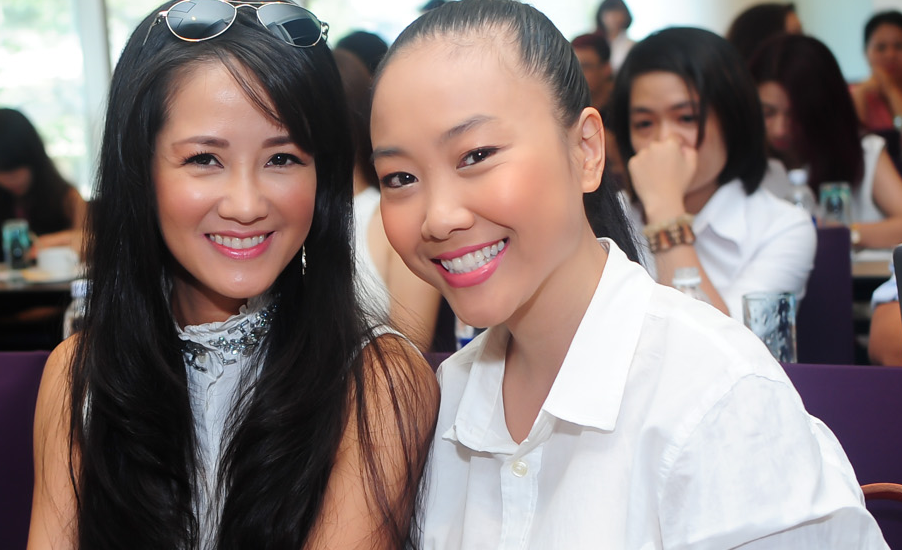 Hong Nhung, Doan Trang khoe dang chuan 'gai mot con' hinh anh