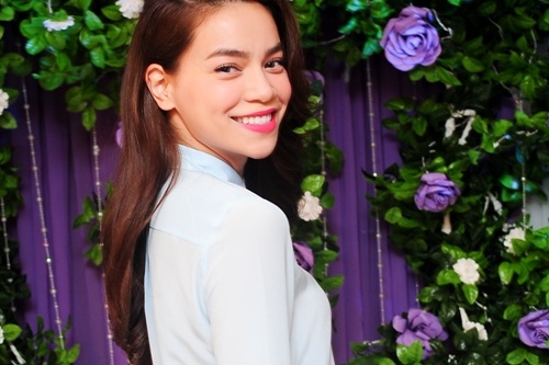 Ho Ngoc Ha noi bat giua dan sao Vpop hinh anh