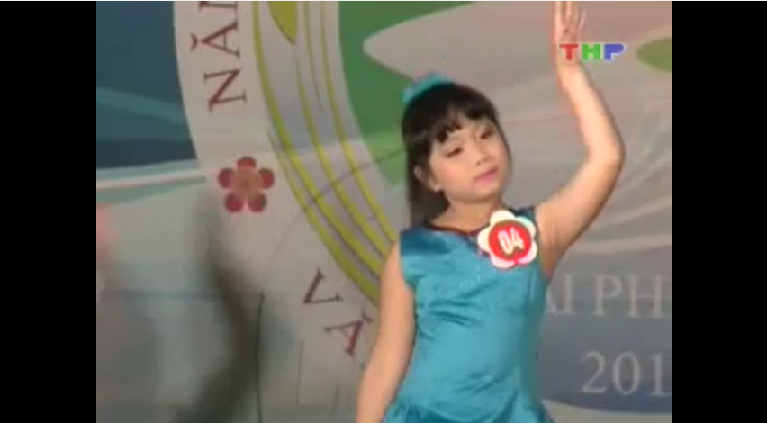 Buom trang buom nau - Linh Nhi hinh anh