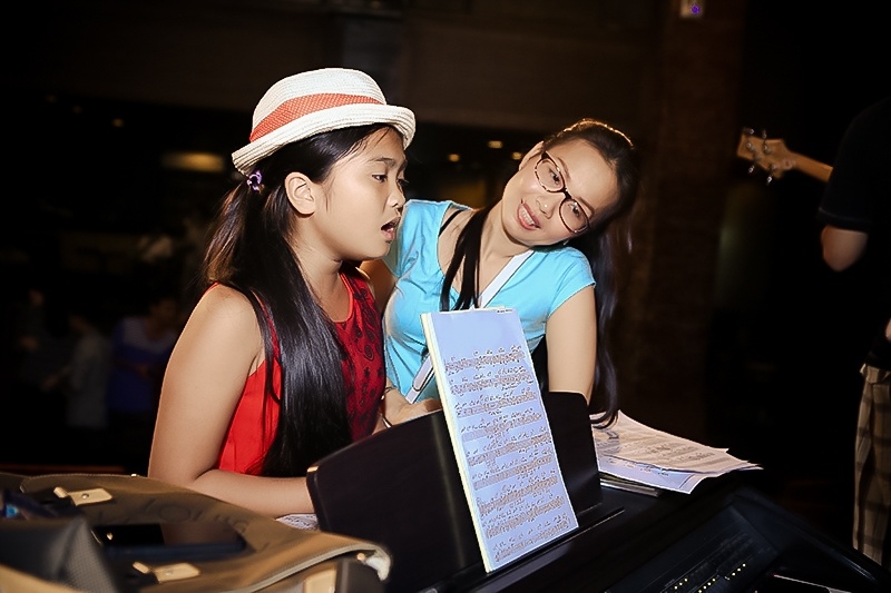 Thien Nhan tap luyen cho Liveshow 1 The Voice Kids hinh anh