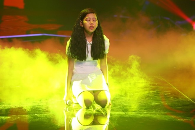 Thi sinh Giong hat Viet nhi nuc no tren san khau hinh anh