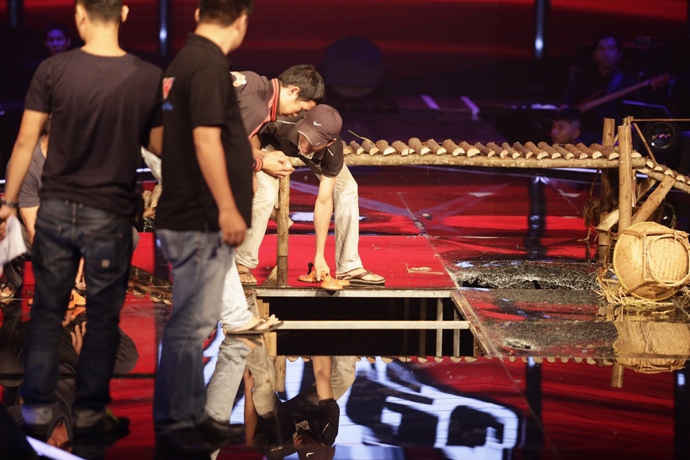 San khau The Voice Kids bat ngo do sap hinh anh