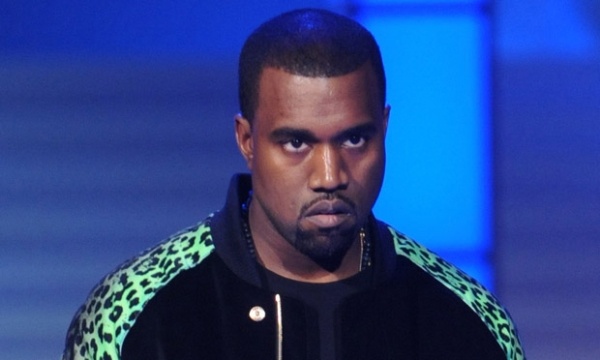 Trong lễ trao giải thưởng âm nhạc MTV VMAs 2009, Kanye West có một phen gây choáng khi lên giật micro của Taylor Swift lúc cô đang phát biểu khi lên nhận giải thưởng. Kanye West hùng hổ nói trên sóng truyền hình: 