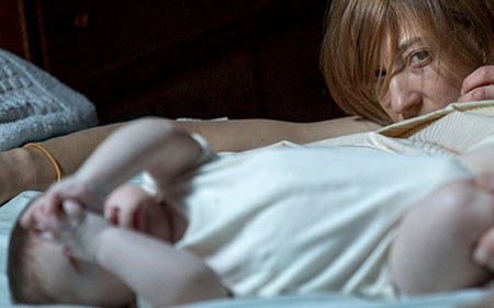 Cảnh trong phim Hungry Hearts.