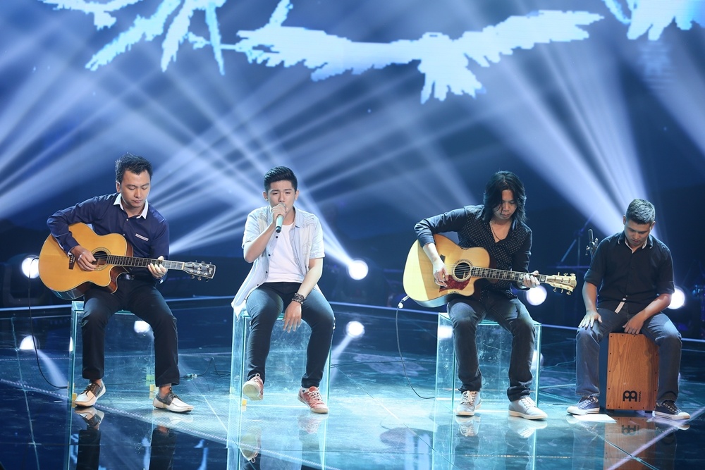 Doi chan thien than - The Lan hinh anh