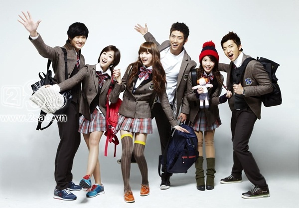 Trẻ trung và thoải mái - đó chính là phong cách của những bộ đồng phục học sinh trong  Dream High.