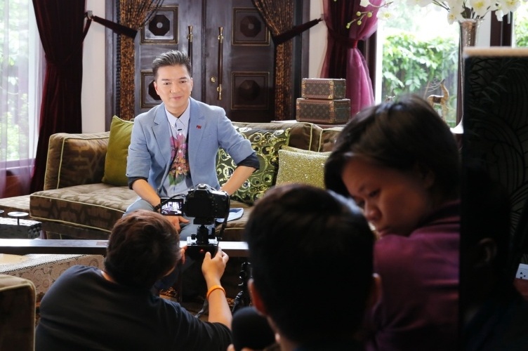 Mr. Dam khoe nha trieu do tren truyen hinh Thai Lan hinh anh