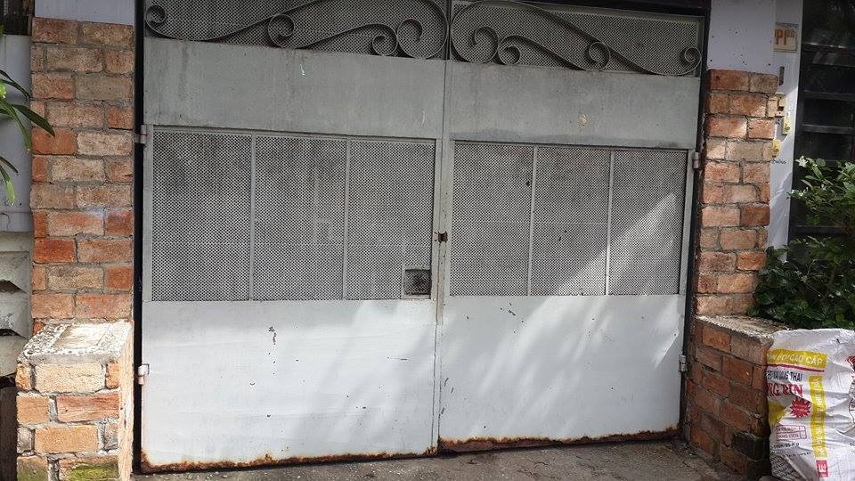 Hiện tại, căn nhà trên đường Ba Vì khóa kín và không có động tĩnh bên trong.