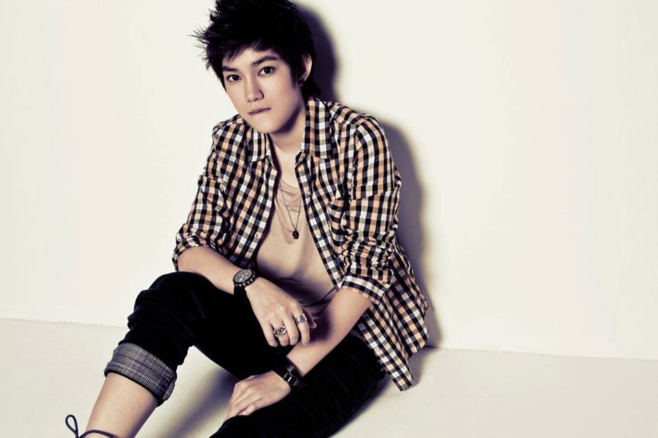 Không chỉ theo đuổi gu thời trang nam tính trên phim, ngoài đời, Tina còn khiến các fan nữ mê mệt bởi ngoại hình điển trai và phong cách tomboy cực thu hút của mình.