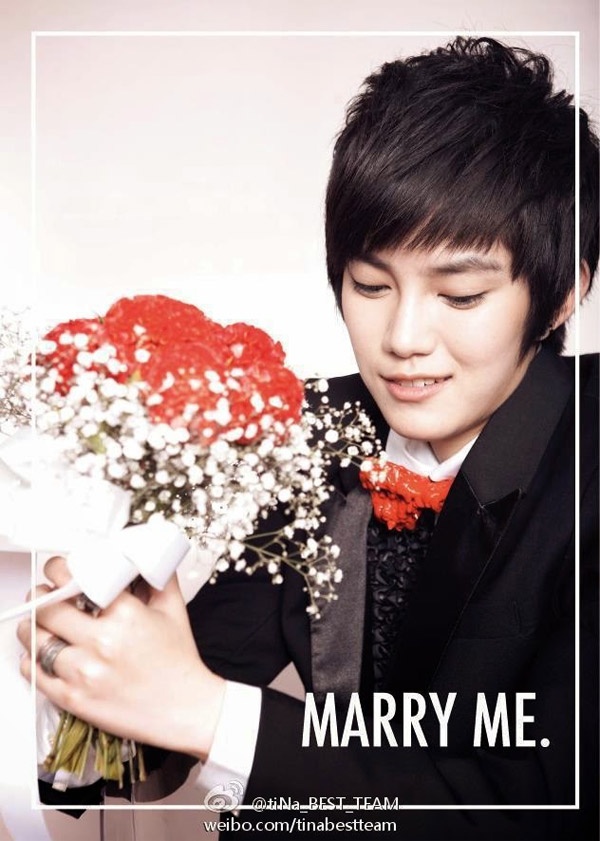 Tina Jittaleela sinh ngày 12/2/1991, cô hiện đang theo học tại Đại học Chiang Mai, Thái Lan. 