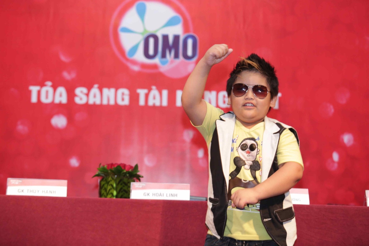 Trong buổi họp báo, các thí sinh mùa cũ và mới cũng đã đến và trình diễn. Trong ảnh, thí sinh nhí Đăng Khoa thể hiện một tiết mục ảo thuật.