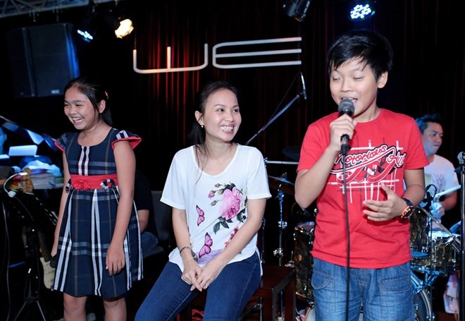 Cam Ly: 'Kho xu khi con hoi vi sao toi loai thi sinh' hinh anh