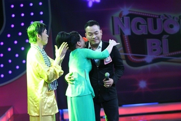 Khánh Bình sau này cũng chia sẻ Hoài Linh đã giúp anh nhận show diễn tại Hà Nội, Đà Nẵng, Quảng Bình, Châu Đốc… như lời đã hứa trước đó. Anh cũng được Hoài Linh khuyên nên lên TP.HCM để học hỏi thêm từ đàn anh đàn chị: 