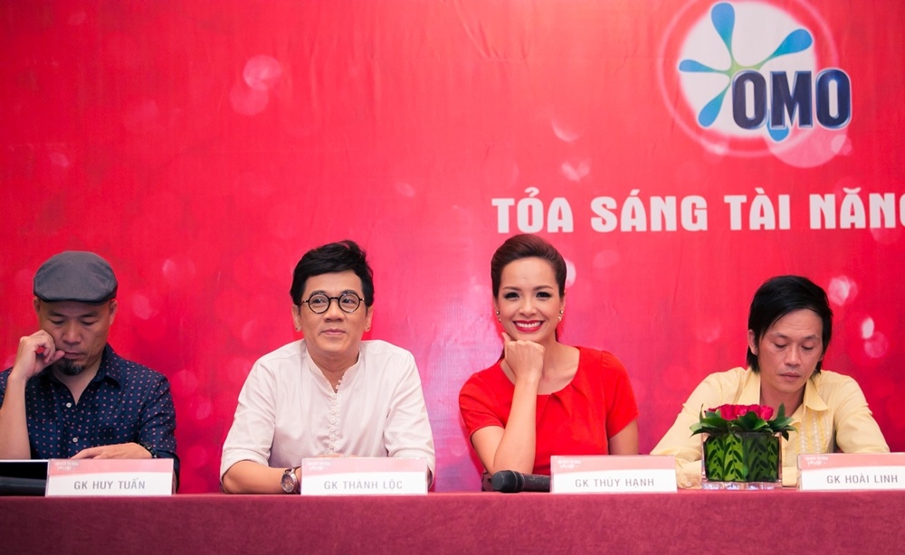 Vietnam’s Got Talent mùa 3 do nhãn hàng OMO tài trợ. Tập đầu tiên sẽ lên sóng truyền hình cả nước vào lúc 20h chủ nhật (28/9) trên sóng VTV3. Năm nay, người dẫn chương trình mới sẽ là MC Thanh Vân Hugo thay cho Thanh Bạch của mùa 2.