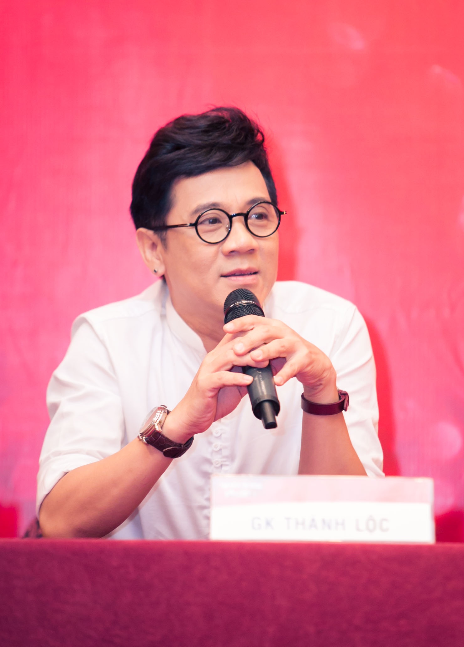 Thành Lộc tâm sự: “Chúng tôi gọi đây là ghé ấm chứ không phải ghế nóng, vì ngồi trên đây luôn cảm thấy ấm áp khi chứng kiến đây sự đam mê của các bạn. Nhiều trường hợp không phải đến chương trình vì giải thưởng chỉ vì muốn một lần lên TV. Nhiều trường hợp các em là người tự kỷ không tiếp xúc với ai, nhưng khi hát trước đám đông khoảng 5 giây đầu đã xuất thần. Chúng tôi xúc động khi chứng kiến hình ảnh này”.