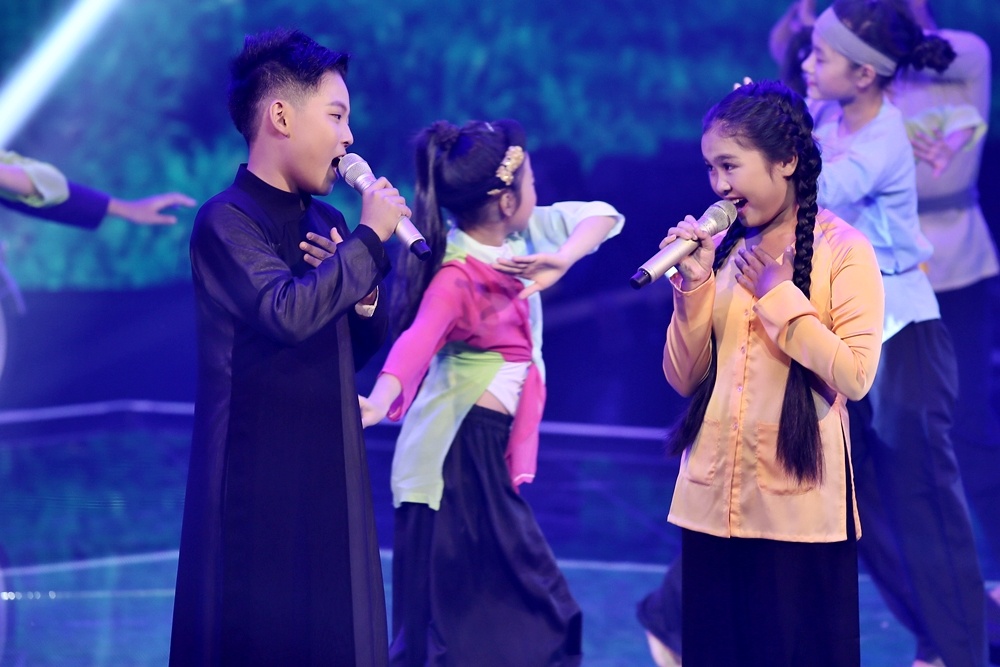 Truyen hinh tre em, hat bai nguoi lon: Co dang lo? hinh anh