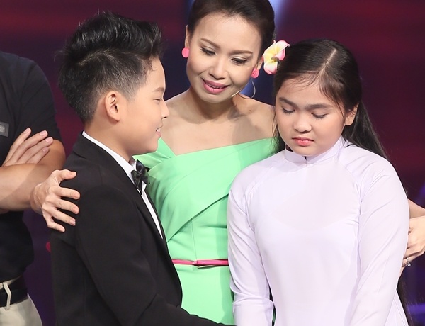 Cam Ly gap su co khi cong bo ket qua The Voice Kids hinh anh