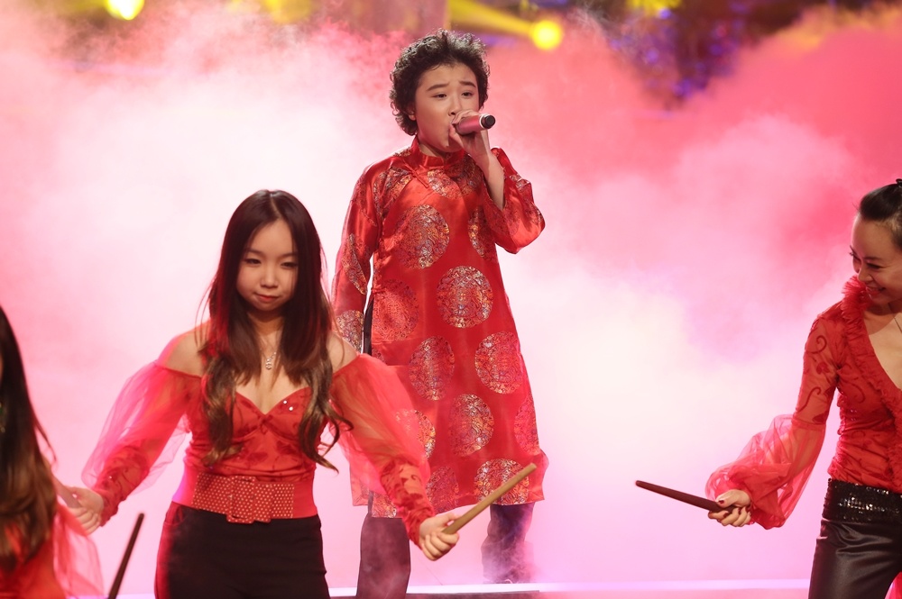 Hoàng Anh gây ấn tượng bởi mái tóc xù dễ thương.