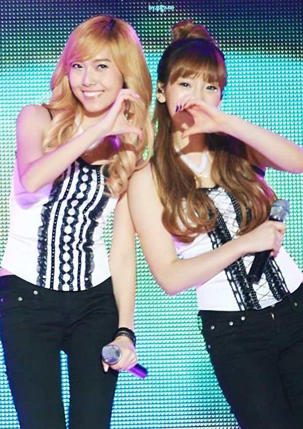 Bên cạnh công việc kinh doanh và chuyện tình cảm của Jessica, theo fan còn một lý do khác khiến Jessica rời khỏi nhóm.	