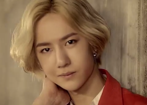 Tan binh nam nha YG xinh nhu con gai trong video dau tay hinh anh