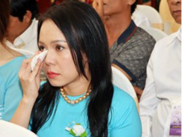 BTC ben Nhat bi to giat day Viet Huong lam be show hinh anh