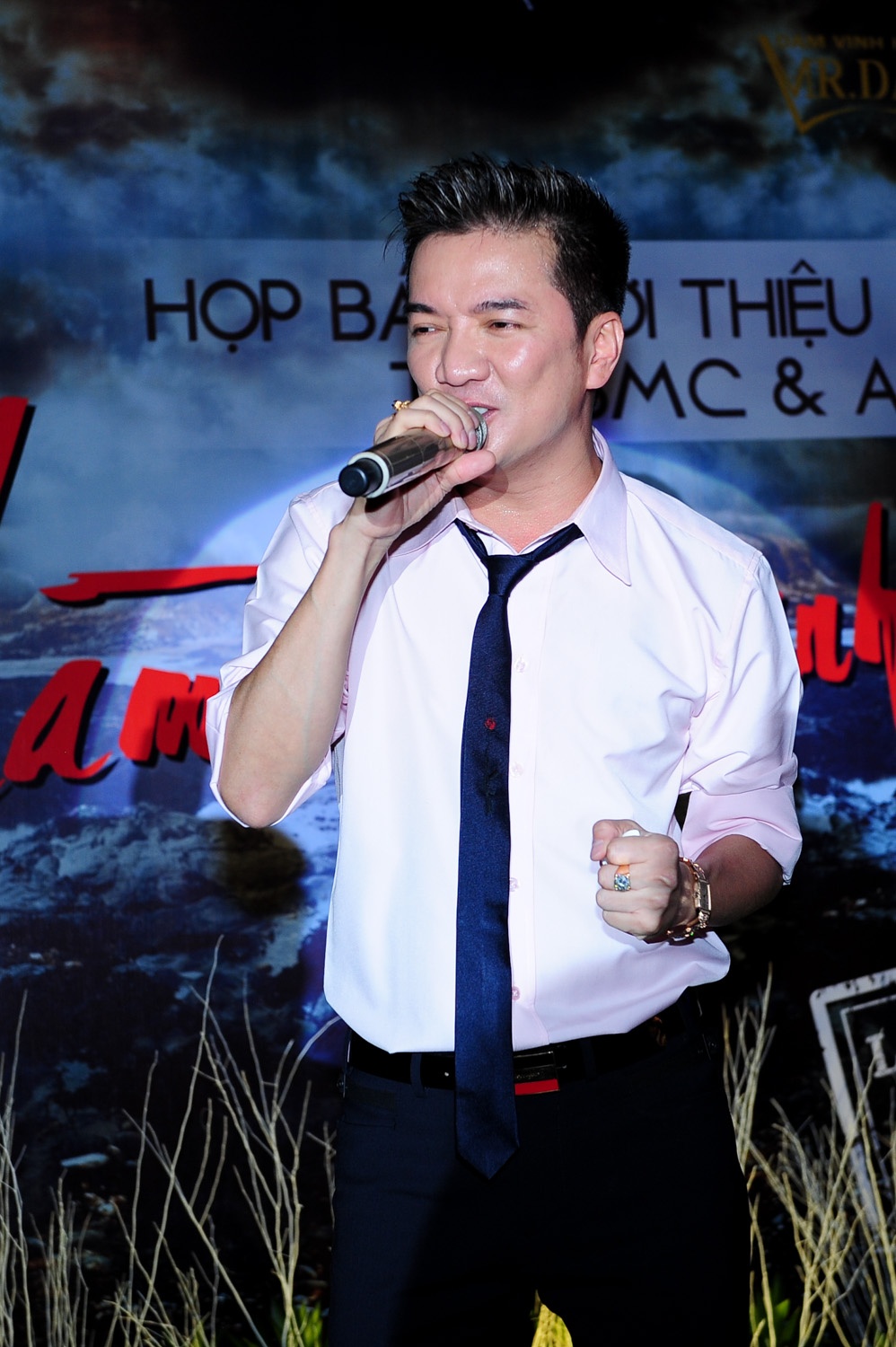 Việt Nam là  quốc gia đầu tiên trong khu vực Châu Á nói riêng và trên thế giới nói chung giới thiệu, sử dụng công nghệ SMC/Kihno (trước cả thị trường Hàn Quốc) và Mr.Đàm sẽ là nghệ sĩ đầu tiên trên thế giới ứng dụng công nghệ mới nhất này cho album 