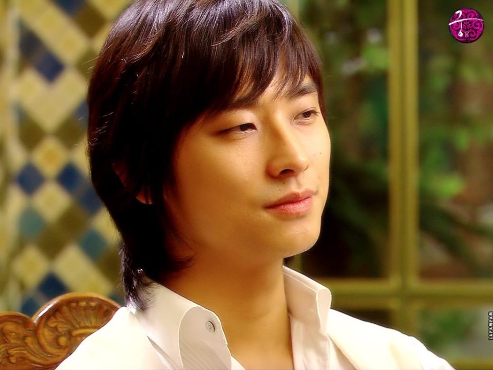 Sau khi gây sốt với bộ phim Goong, Joo Ji Hoon trở thành gương mặt được săn đón nhiều nhất vào năm 2006. Tiếc rằng sau đó anh lại vướng vào scandal ma túy. Sau khi đi nghĩa vụ, Joo Ji Hoon đã trở lại với một số dự án gần đây như Five Finger, Medical Top Team, nhưng chưa gây được tiếng vang.