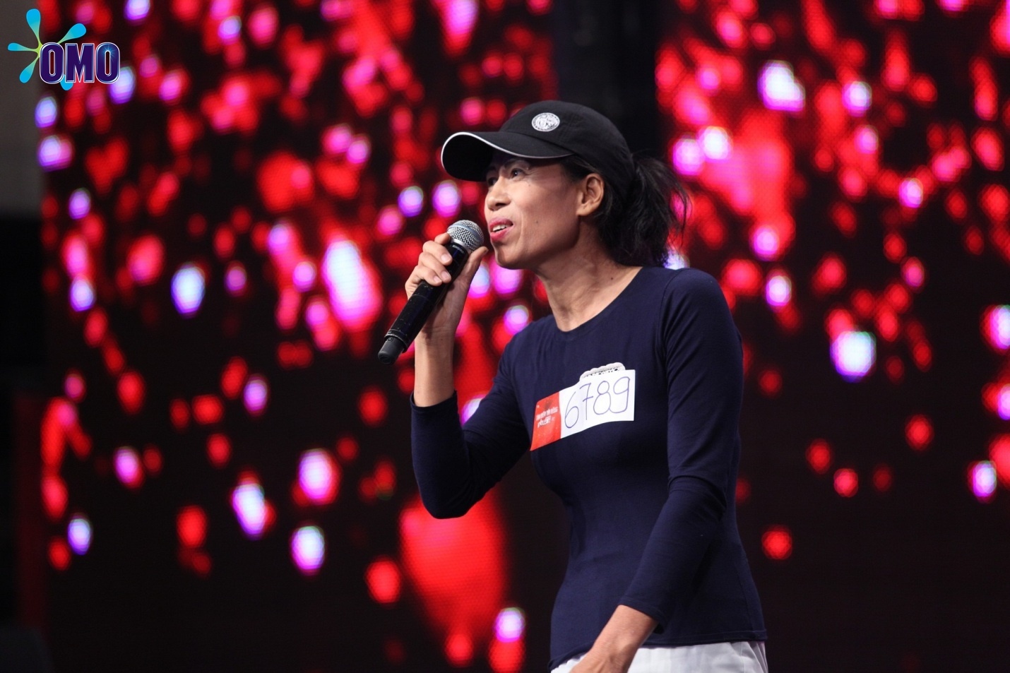 Thi sinh 53 tuoi gay soc khi truot patin hat hai giong hinh anh