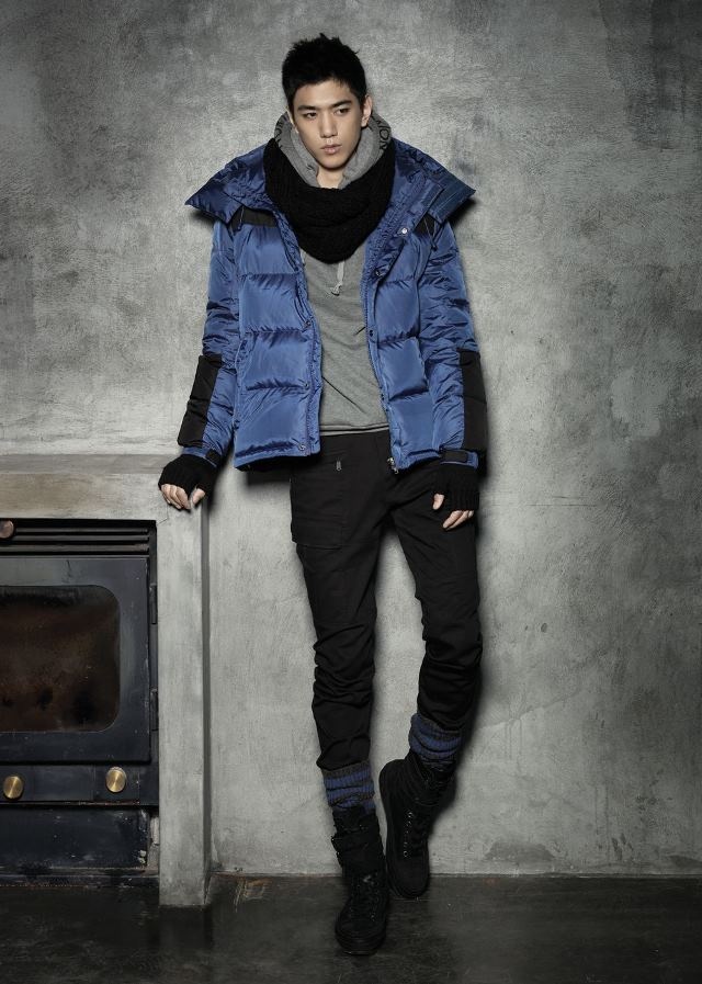 Sung Joon là nam diễn viên thế hệ 9x đời đầu, xuất thân từ người mẫu với chiều cao 1m87. Những dự án đáng chú ý của anh gồm Shut Up Flower Boy Band, Gu Family Book và I Need Romance 3.