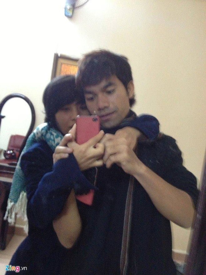 Một trong những hình ảnh tình cảm hiếm hoi của Ya Suy và bạn gái Lê Thúy.