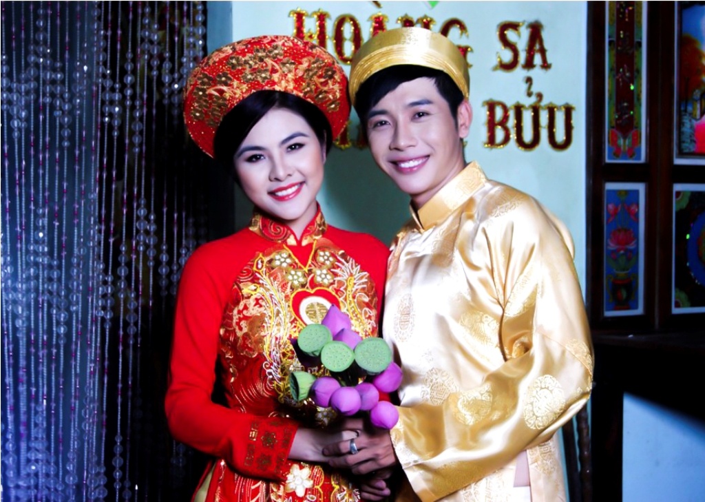 Van Trang lam dam cuoi voi ban than hinh anh