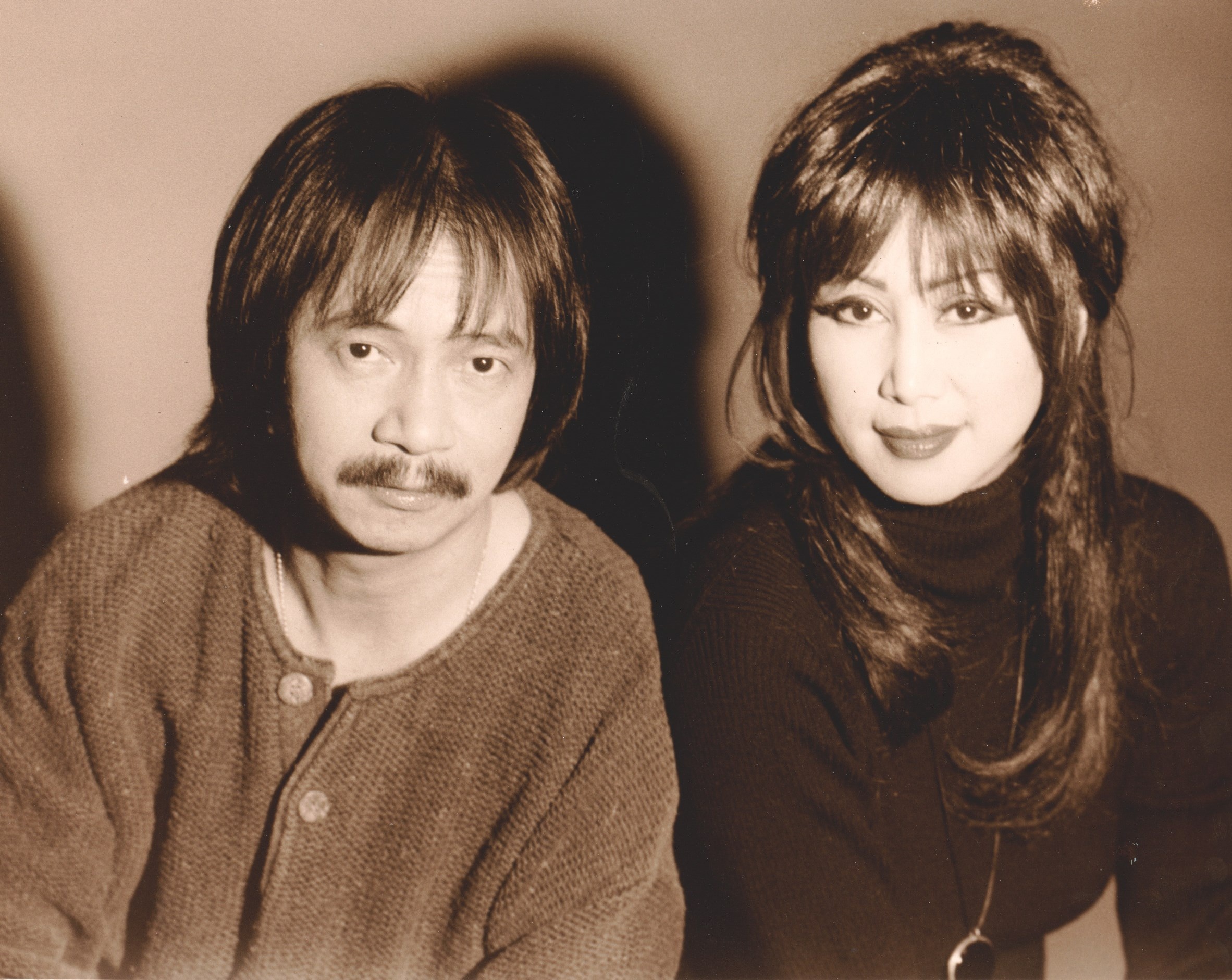 Vo Le Uyen Phuong mang nhac cua chong ve que huong hinh anh