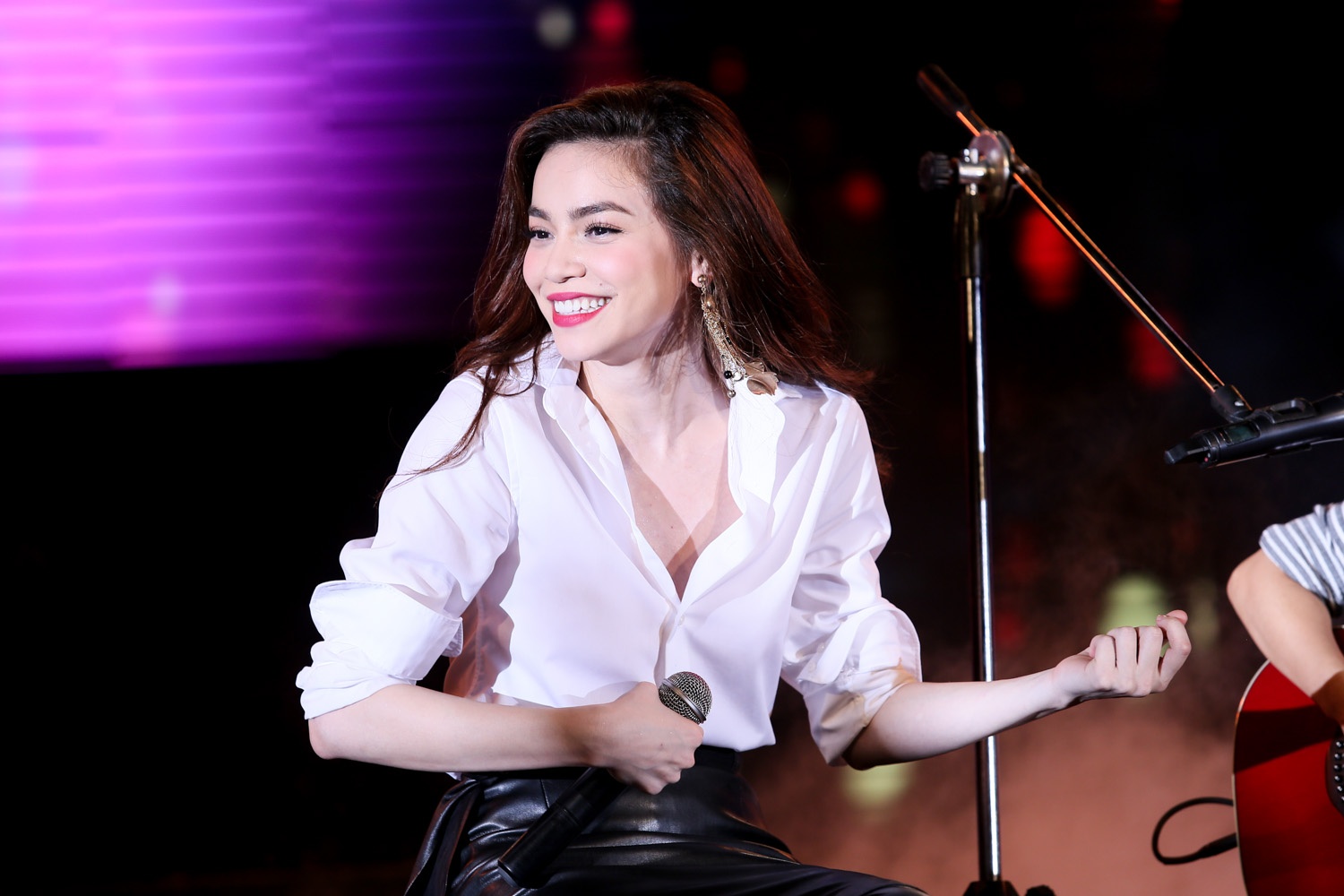 Ha Ho da rut ten khoi MTV EMA hon mot thang truoc hinh anh