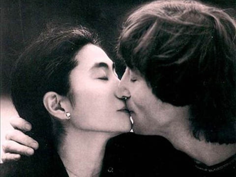 Thu tay cua John Lennon dat muc gia ky luc hinh anh