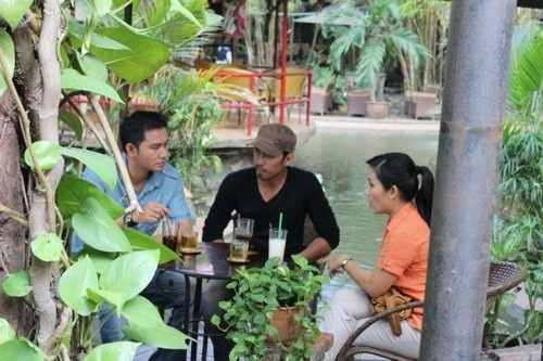 Duy Nhân đảm nhận vai phóng viên Hoàng trong phim Hồ sơ đen.