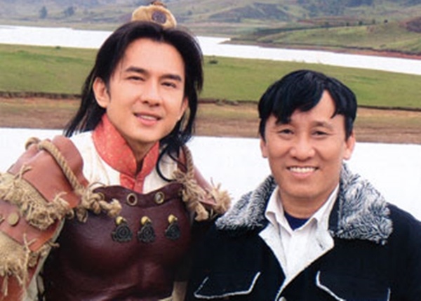 Bi mat ve ong bau khong hop dong cua Dan Truong hinh anh