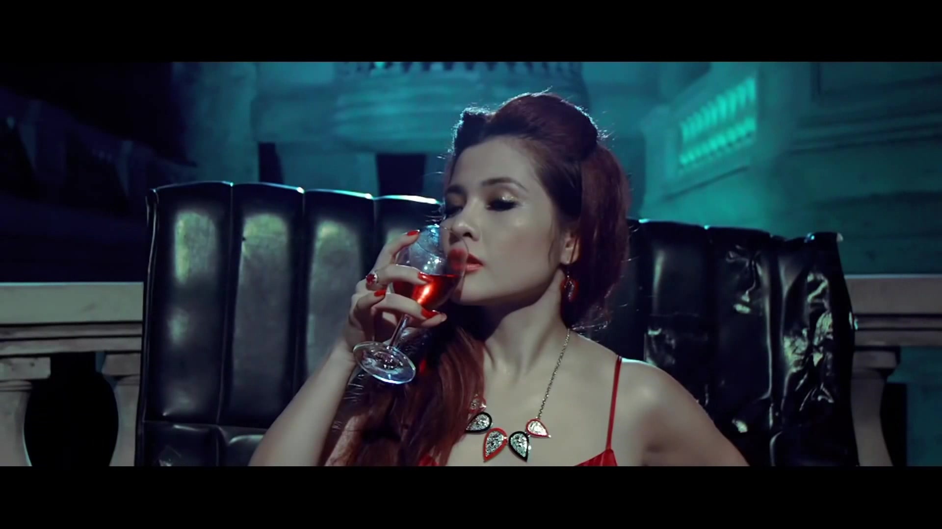 CRAZY GIRL - TO NHU hinh anh