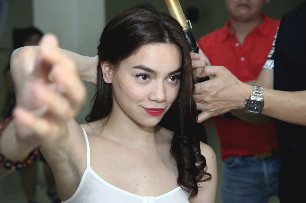  Live concert 2014 sẽ diễn ra vào ngày 20/11 sắp tới tại Gem Center, TP.HCM. 2014 là năm hoạt động không mệt mỏi của bà mẹ một con với các album và MV chất lượng. Trong tháng 10, cô được chào đón nồng nhiệt với tour diễn miễn phí dành cho sinh viên và giúp Giang Hồng Ngọc chiến thắng tại Nhân tố bí ẩn 2014 trong vai trò huấn luyện viên. Chưa dừng lại ở đây, chân dài đi hát cũng vừa nhận lời đảm nhận  vai trò cầm cân nảy mực ở cuộc thi Fashionnista Vietnam - sân chơi tìm kiếm người có phong cách ăn mặc đẹp, nhanh nhạy bắt kịp xu hướng, có sức ảnh hưởng đến cộng đồng.