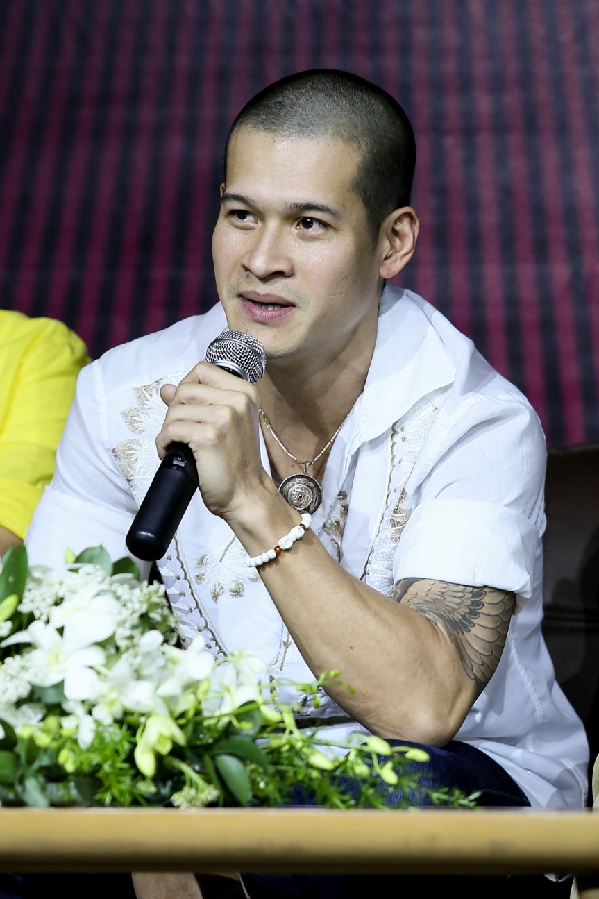 Đạo diễn Việt Tú cho biết cả ê-kíp đang tự thách thức bản thân rất nhiều, nhất là khi live concert được tổ chức ở một địa điểm khá mới. Anh tiết lộ mình cũng đang ấp ủ một vài ý tưởng nhưng chưa biết có thể thực hiện hay không mà còn phải chờ rất nhiều yếu tố khác đến từ nhiều phía. 