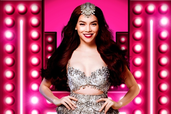 Ha Ho mang nhac kich vao liveshow 10 nam ca hat hinh anh