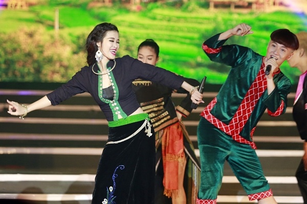 Ngo Kien Huy, Dong Nhi hoa than thanh nguoi dan toc hinh anh