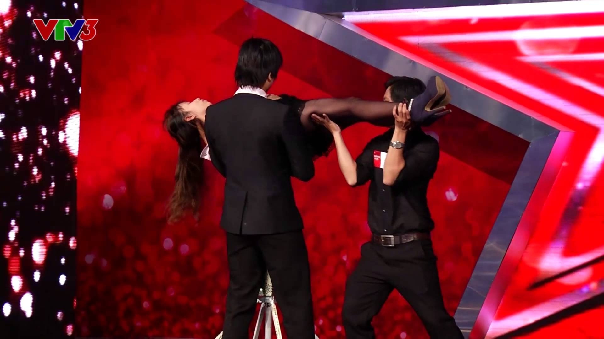 Ao thuat dam xuyen nguoi hinh anh