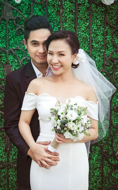 Thay vì “đóng cửa bảo nhau” như cách người xưa khuyên răn, nhiều cặp đôi của showbiz Việt có khuynh hướng tung hê chuyện nhà cho thiên hạ biết. Điển hình, những vướng mắc của nhà Baggio – Quỳnh Trâm, vợ chồng Dương Yến Ngọc thời gian gần đây… đã được người trong cuộc kể xấu công khai trên Facebook. 