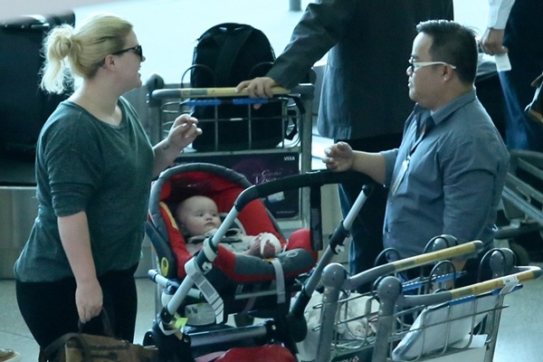 Kelly Clarkson dua con gai 6 thang den VN de hat Hoa hau hinh anh