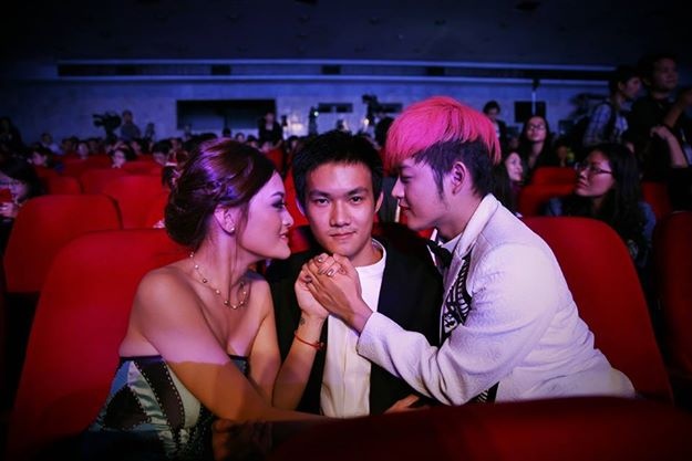 Thùy Anh, Hoàng Hà và Thanh Duy tại lễ trao giải LHP quốc tế Hà Nội hôm 27/11. Hoàng Hà cho biết ngoài đời anh và Thùy Anh khá thân thiết và tự nhiên chứ không gượng gạo như trên phim.