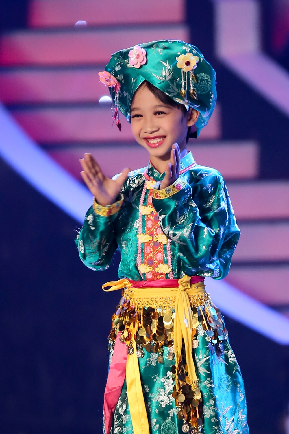 Đức Vĩnh vui mừng vì là thí sinh có lượng bình chọn cao nhất và đi thẳng vào vòng chung kết.