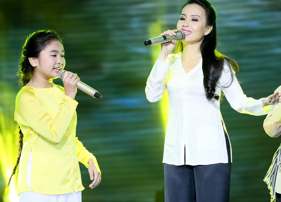 Thien Nhan, Quang Anh hut hon khan gia hinh anh