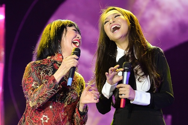 Bach Yen xoa bo khoang cach 40 tuoi voi Hien Thuc hinh anh